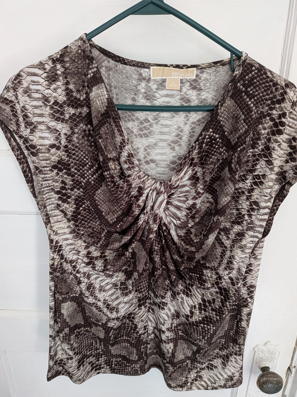 Michael Kors Snake Skin Twist Front V-Neck Flutter Sleeve Top Blouse SZ. Large